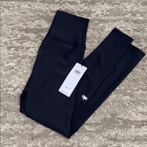 Never Worn Alo Yoga Black Leggings